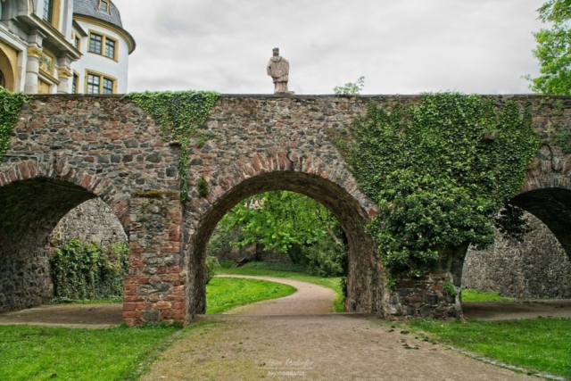 Steinbrücke zum Schloss