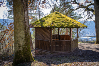 Schutzhütte an der Kapelle